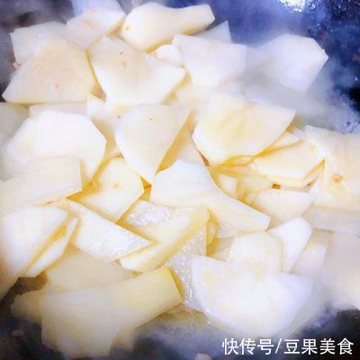 #味达美名厨福气汁，新春添口福#洋葱香菇胡萝卜炒土豆片