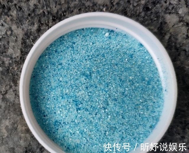 担心“君子兰”今年不开花2种肥料“换着用”,入冬开花不用愁