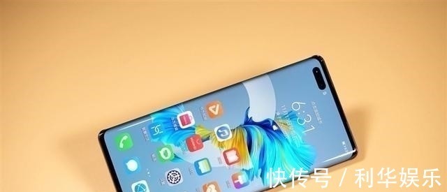 m买华为还是iPhone？价格+系统多方面对比，网友：这回懂怎么选了