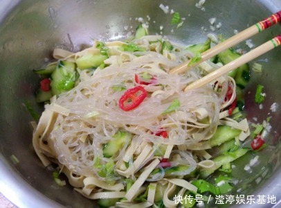  多加|不管凉拌什么菜，“调料”前多加这一步，味道更香更入味