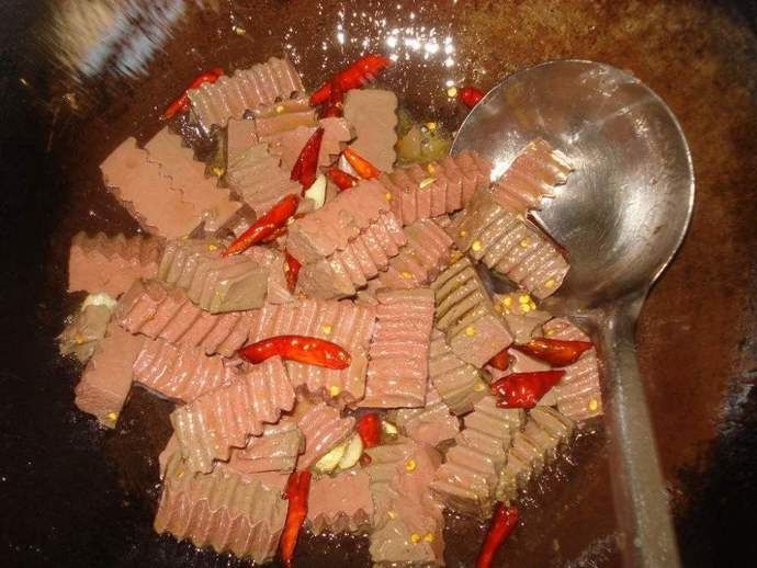 阿胶|补血吃阿胶,不如吃此菜,隔天炒一盘,补血补铁,脸色越来越红润