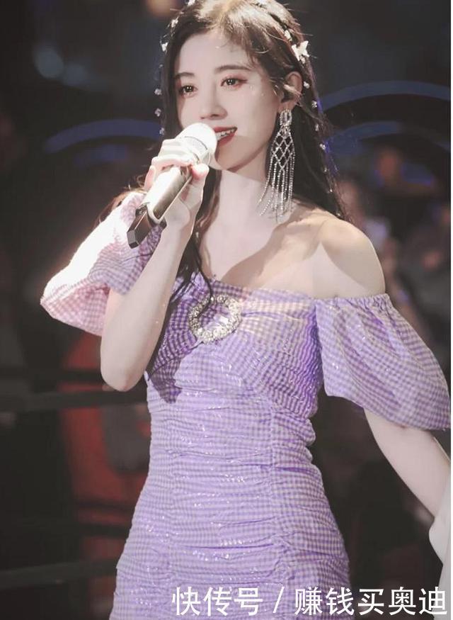 三木又穿火了一种流行色,叫“奶油紫”,显白又好看,黄皮都适合