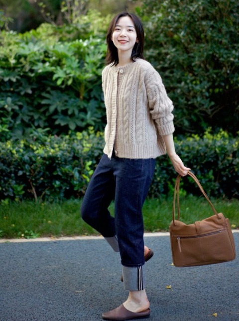 搭配 有种“接地气”的穿搭叫针织衫+长裤,时髦显气质,小个子也可以学
