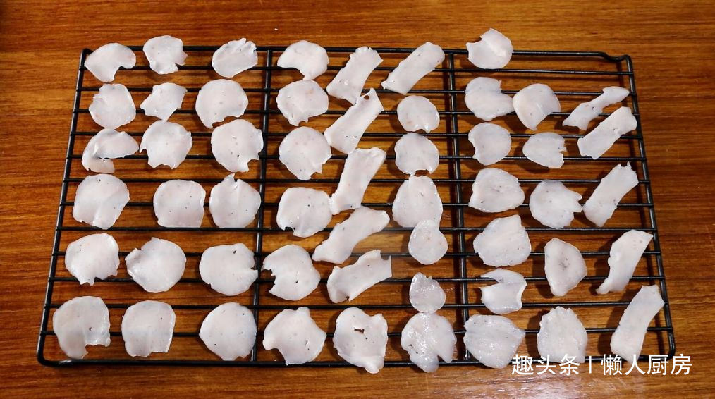 虾片别再买着吃了，自己在家用虾仁做，无添加剂，保存几个月不坏