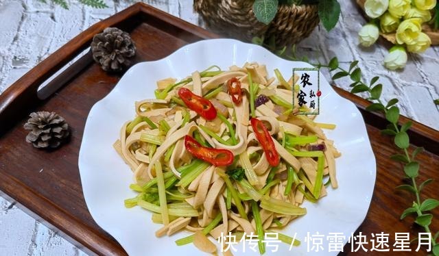 私厨|秋补,少吃牛羊肉多吃它,5块1斤富含蛋白质营养极高,芹菜炒忒香!
