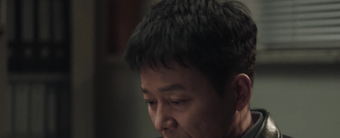 《扫黑风暴》中何勇怀疑身边所有人,包括不起眼的他