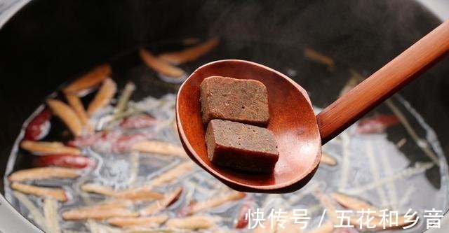 冬季，把红枣和生姜一起煮，没想到这么厉害，很多人不懂有啥用！