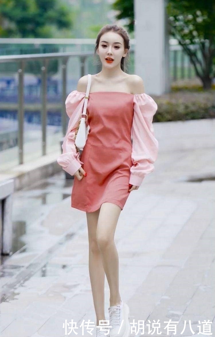  甜美|小姐姐身穿一件粉色的连衣裙，泡泡袖的设计非常甜美，清新动人