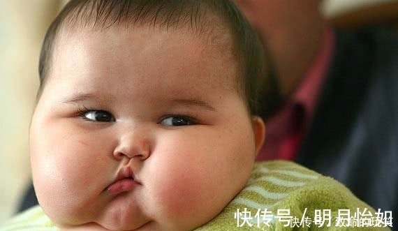 声称|半岁婴儿因奶奶溺爱体重高达40斤,还声称:胖乎乎更好看!