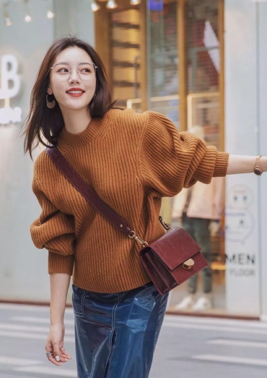博主|入冬后的高级感从何而来?靠一件“针织衫”就可以搞定,时髦大气