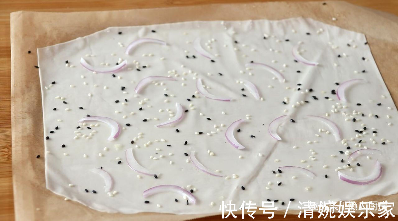 薄饼|别给孩子买薯片吃了，教你薄饼的新做法，不用油炸，比薯片还酥脆