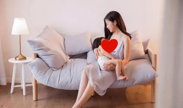 残奶|喂奶时被宝宝“下狠嘴”,疼的宝妈反手一巴掌,孩子反应让人心疼