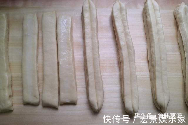 高筋面粉|炸油条没必要加泡打粉，教你油条店的老配方，油条蓬松酥脆有韧劲
