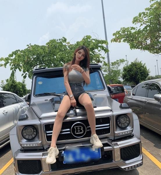 潮流清纯美女小姐姐,妩媚洒脱,超甜美