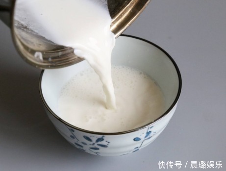 玉米面粗粮饼怎么做才好吃？掌握3点，松软香滑，快手营养早餐