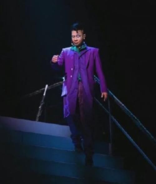 陈小春小丑造型表演《算你狠》，网友形容像吃了火龙果的小小春