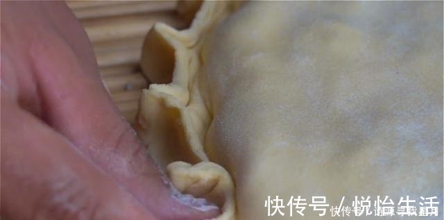 玉米面这样做真好吃，一擀一煎，5分钟出锅，连吃一个月都不腻