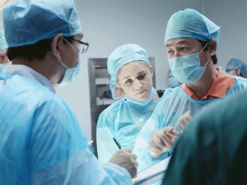 麻醉师|请问在生孩子的时候可以要求全程女性医生和护士吗?