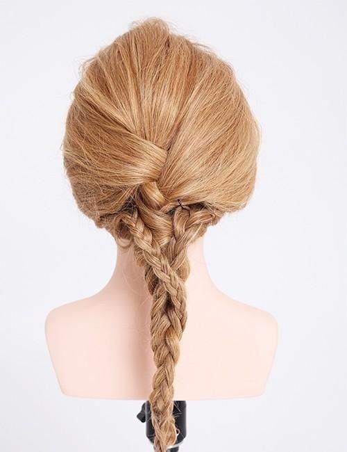 精美但不夸大其词的辫发,全部人都看起来更有气场了