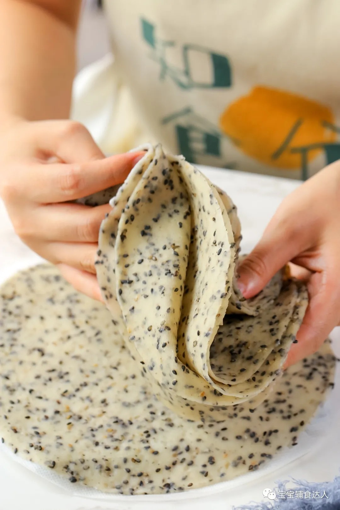 面粉里加1碗黑芝麻!1次能做十多个,包子也没有它香