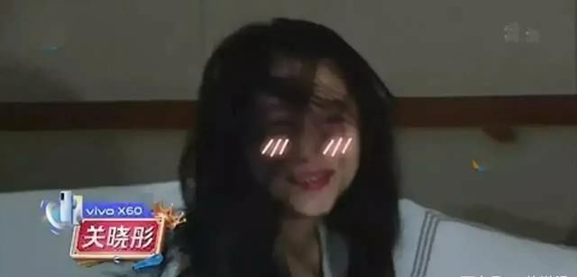 王牌家族清早被掀被子，素颜曝光，范丞丞认不出张小斐包场求原谅