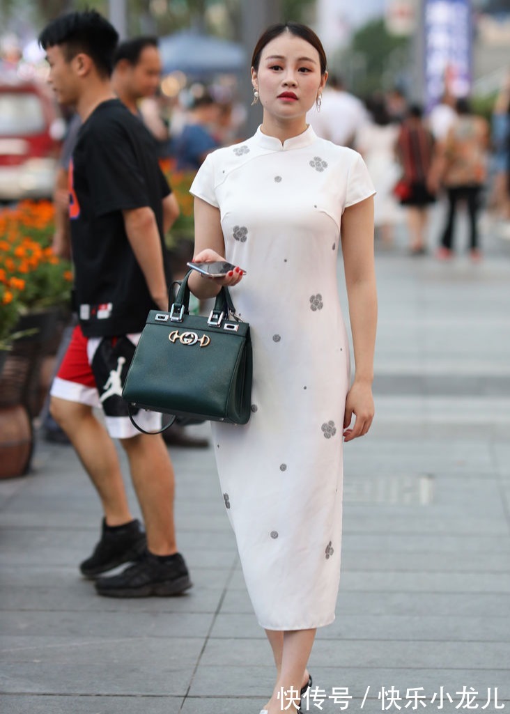 旗袍 成熟典雅的改良版旗袍,气质温婉又美丽大方,让你很有时尚气质