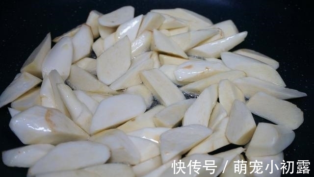 油焖茭白|家中有老人的快来看,常吃此菜,味道鲜美,还可以预防骨质疏松