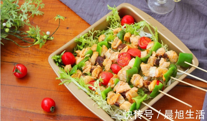 好吃|用1个彩椒加上一小块鸡胸肉，做出来的彩椒鸡肉串，低脂好吃