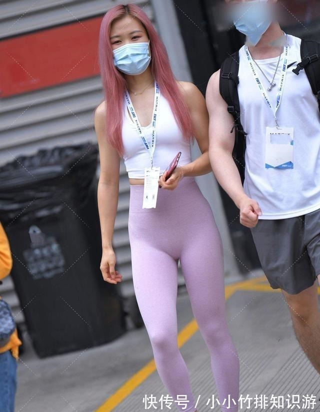 吊带裙 打底裤用心穿搭,浪漫复古又有点华丽,很配你这个小仙女!