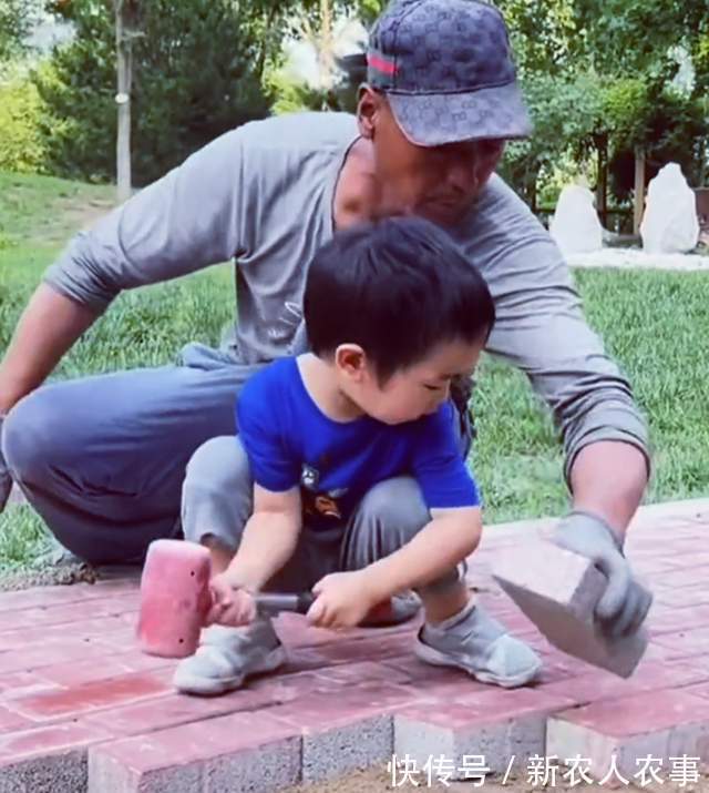 手艺|北京一女子带娃下楼玩耍,自顾自地玩起了手机,结果他学手艺去了