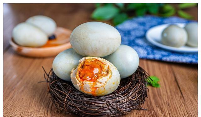 冬季|建议中老年人:冬季多吃4种健康食物,好吃不贵,对身体好