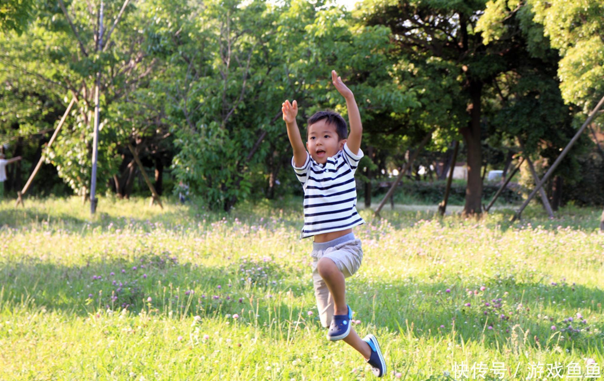 家长|有儿子的家庭,在这3件事上越“舍得”,未来他给你的回报越多