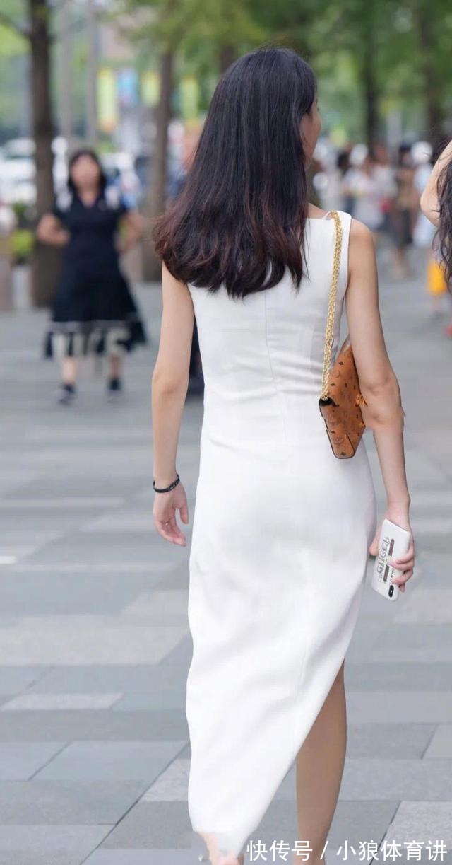连衣裙 想要穿出仙气十足的女神范,一袭白色连衣裙亮相,高级又漂亮!