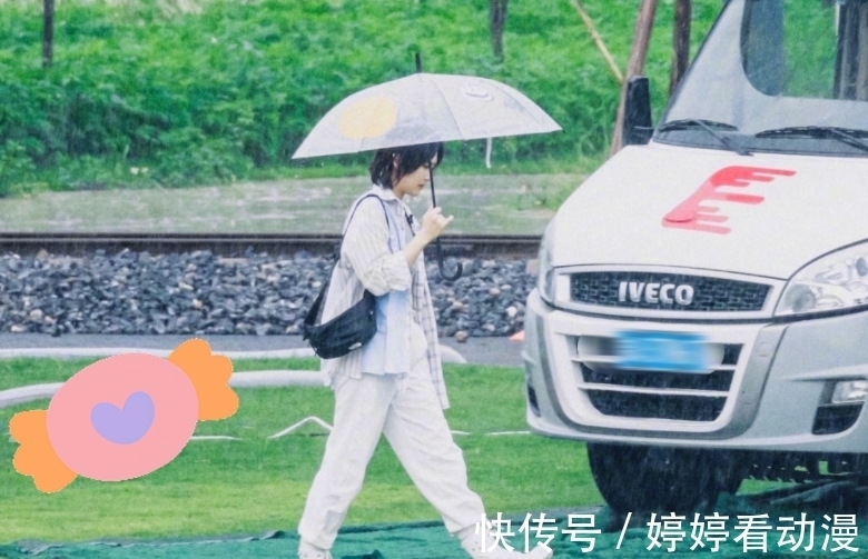 咖位|第五季《中餐廳》定檔，官博曬全家福預熱，哪知姚安娜丁真搶鏡