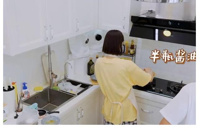 做家务的男人2|许佳琪不会套被单做饭，生活常识堪比三岁儿童，黄景瑜实力拆台