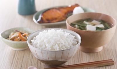 隔夜饭|隔夜米饭,到底能不能吃?营养师:很多人不知道,看完转发家里人