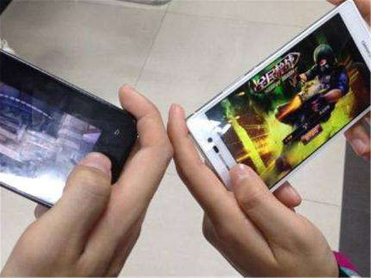 妈妈|熊孩子账号充钱到满级,看到密密麻麻的支付记录,妈妈忍不住哭了