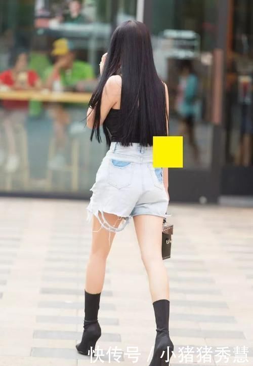 身姿|路人街拍中分黑长直的小姐姐,清凉个性,凸显迷人身姿