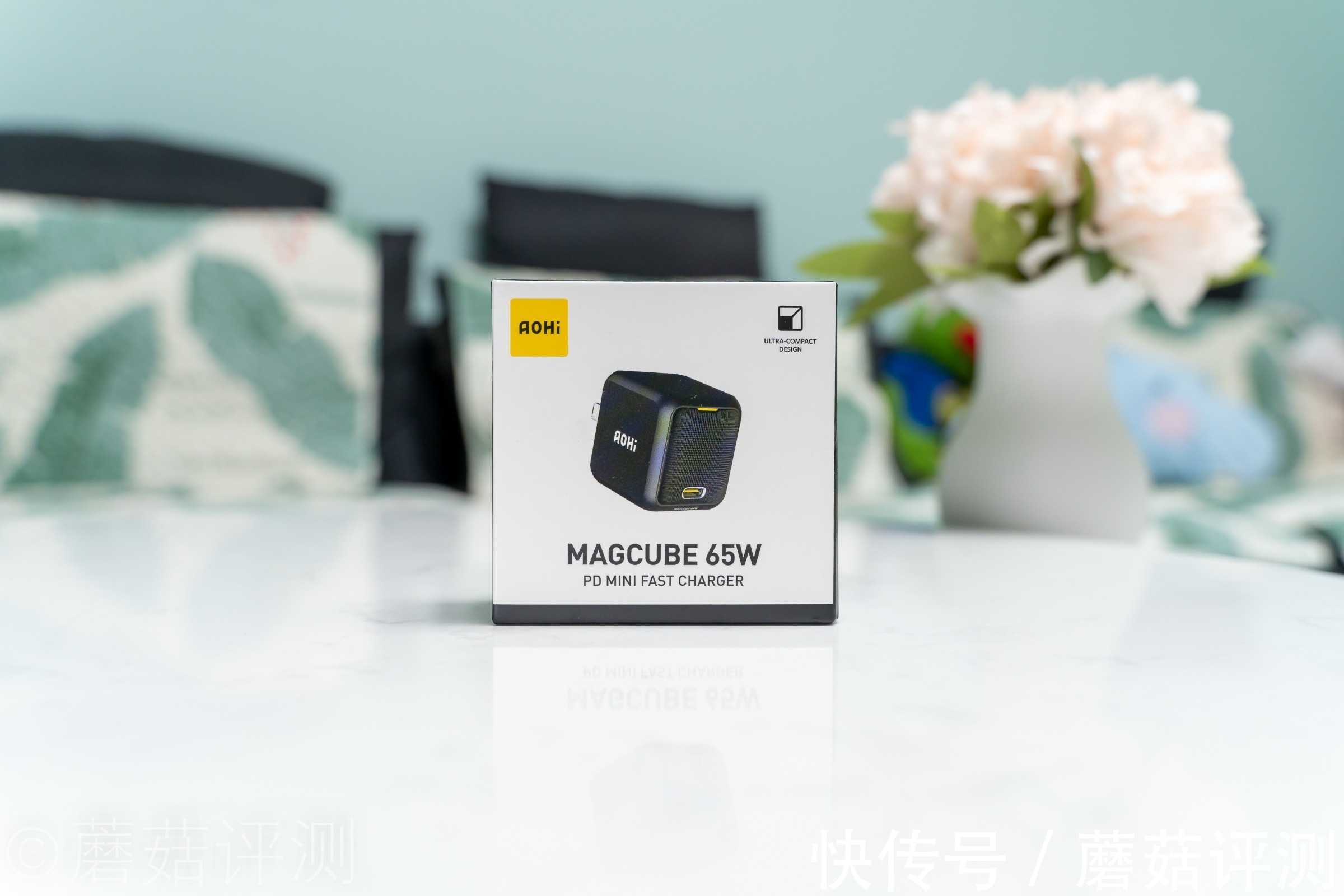 手机|无论笔记本还是手机，一个全搞定！Aohi 65W氮化镓超小充电头Magcube