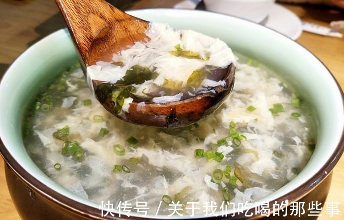 做紫菜鸡蛋汤,第一步不是煮紫菜,难怪不好喝!大厨教你正确做法