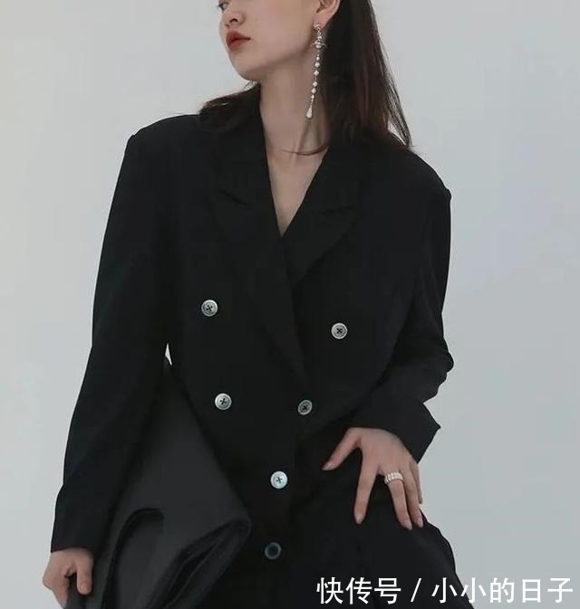 大衣 毛衣+半裙,大衣+针织衫,这才是秋冬的正确打开方式!