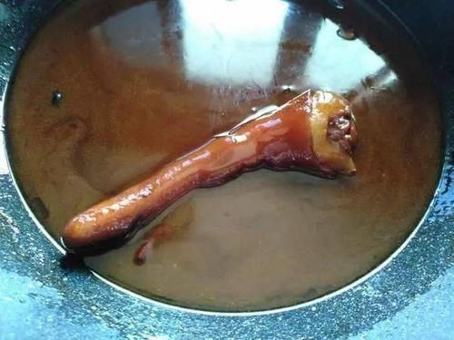 猪尾巴汤|猪的这个部位,比排骨营养多5倍,价格是排骨的一半,不买亏大了