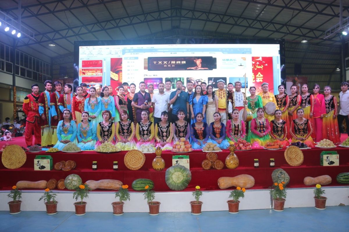 国庆！库车市齐满镇“迎丰收庆国庆”丰收联欢晚会暨齐满三宝美食街开业庆典