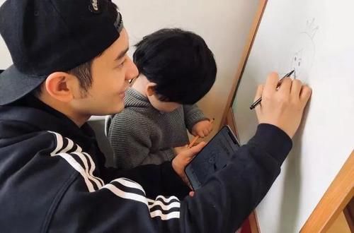 黄晓明|黄晓明新综艺火热，baby为工作奔波两地还带娃，慈母形象实力圈粉