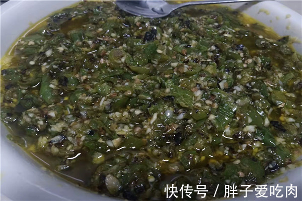 在家自做青椒酱,做法简单,颜色翠绿不发黄,好吃方便