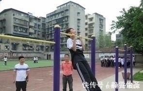 体操运动员|怎样练习引体向上在三个月内才能达到100个?方法好意外!