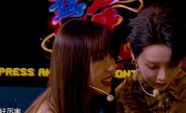 刘谦要付钱请虞书欣当观众，谁注意她的“回应”？网友：情商太高