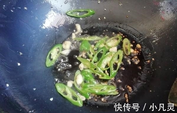宝宝们|西红柿别再炒蛋了,鸡蛋这样炒,没上桌就抢光,好多人有钱买不到