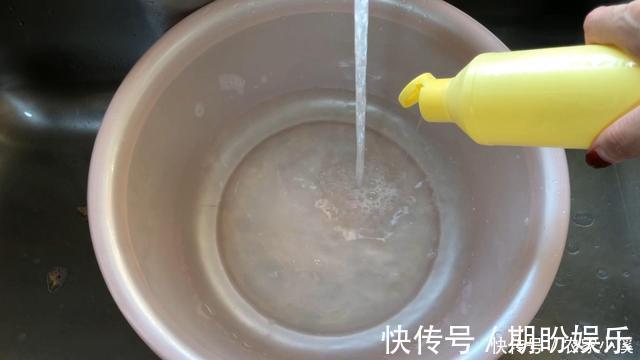 错误|这样洗碗等于吃毒,提醒父母亲戚,洗碗的错误习惯得改改!