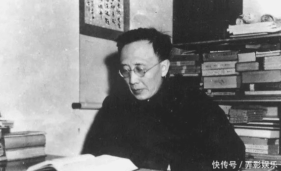 概括|郭沫若4字骂鲁迅,鲁迅5字回骂,概括郭沫若一生